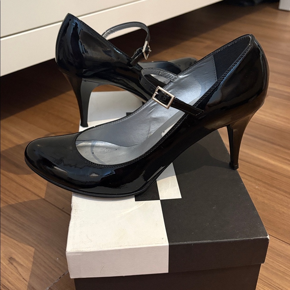 Town Shoes black patent leather heels